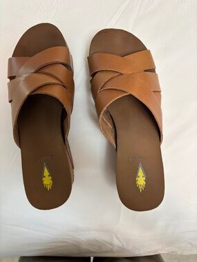 Volatile size 8 sandal